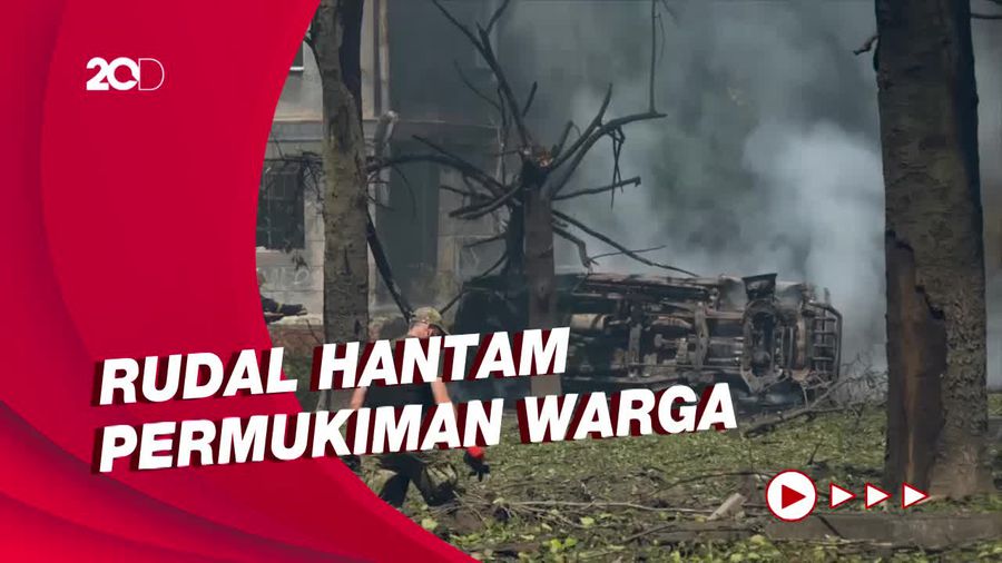 Warga Berlumuran Darah Akibat Serangan Rudal di Kramatorsk Ukraina