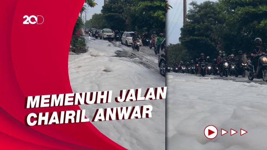 Penampakan Busa Tebal Sempat Selimuti Jalan di Bekasi