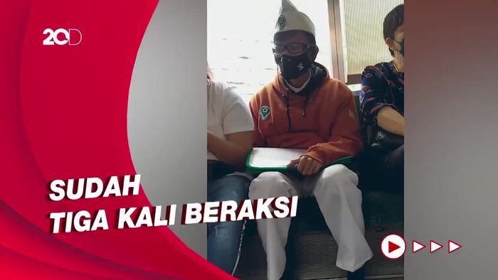 Pria Berkostum Pelaku Onani di KRL Jadi Tersangka-Ditahan