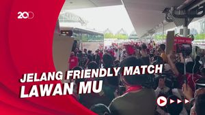 Virgil van Dijk Cs Disambut Histeris Fans Saat Tiba di Thailand