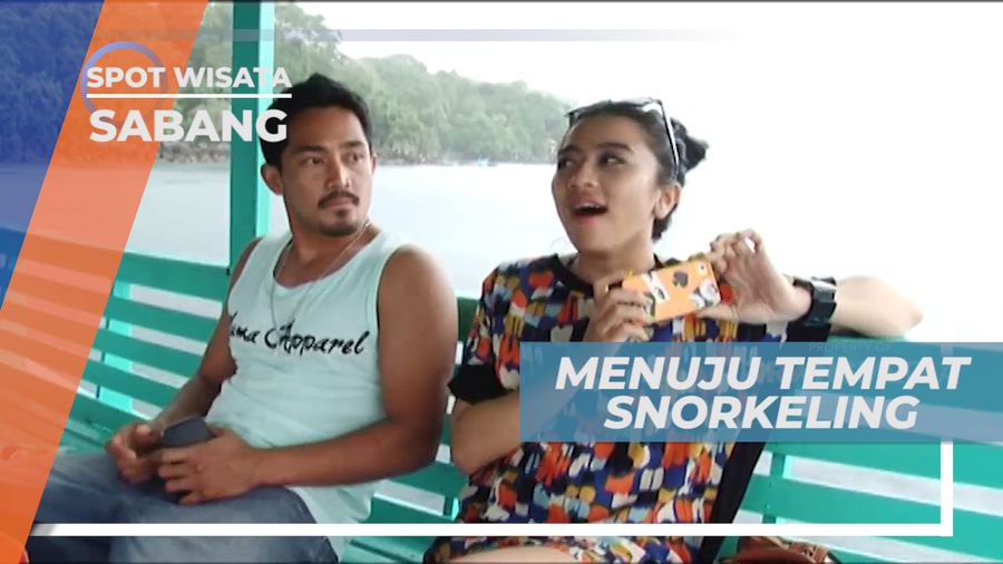 Berperahu Menuju Tempat Snorkeling, Sabang