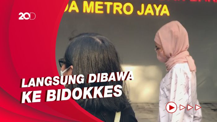 Medina Zein Sempat Sakit saat Diperiksa Polrestabes Surabaya 