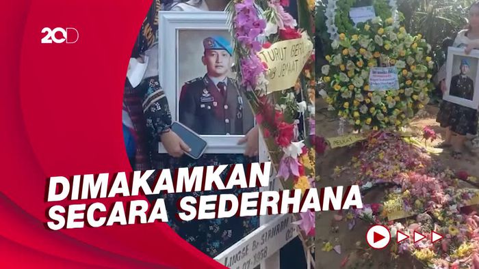 Brigadir J Dimakamkan Tanpa Upacara Kepolisian