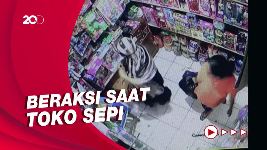 Terekam CCTV! Aksi Emak-emak di Polman Curi Duit di Toko Mainan