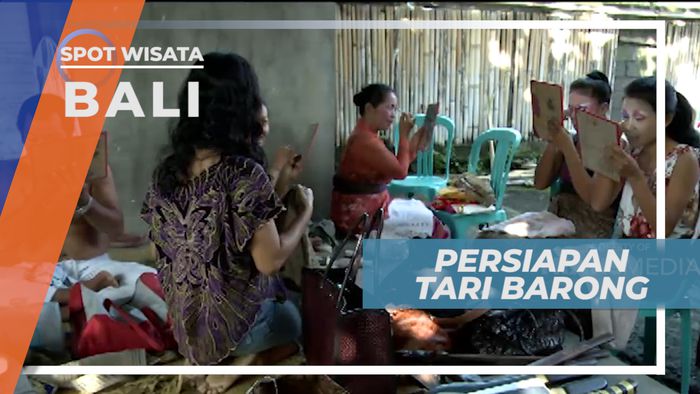 Merias Wajah, Salah Satu Persiapan Tari Barong Bali