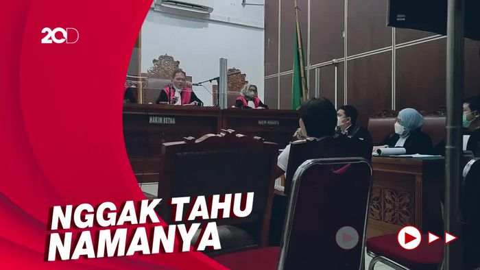 Momen Nikita Mirzani Ditegur Hakim di Sidang Isa Zega