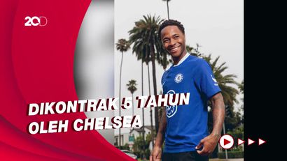 Raheem Sterling Resmi Berseragam The Blues
