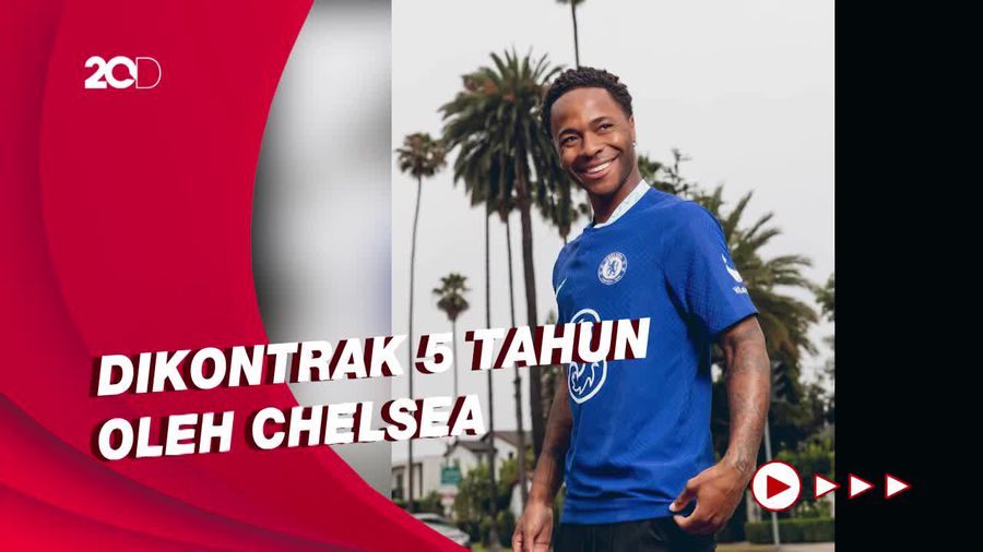 Raheem Sterling Resmi Berseragam The Blues