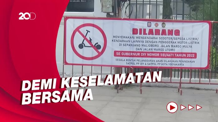 Pemda DIY Pasang Spanduk Larangan Otoped di Malioboro