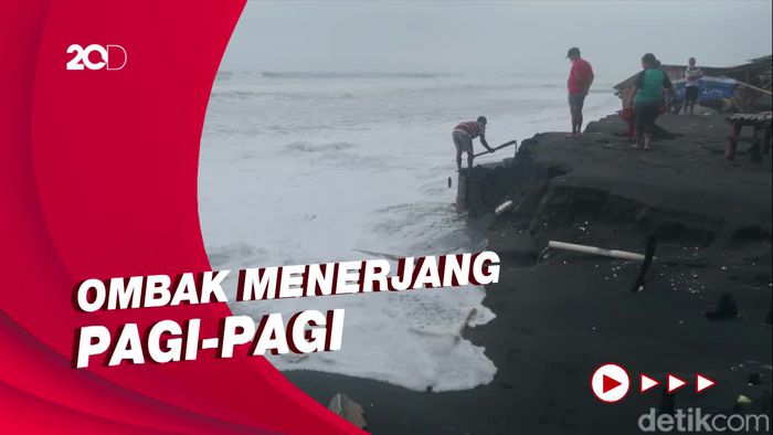 Diterjang Gelombang Pasang, Puluhan Lapak di Pantai Depok Bantul Rusak