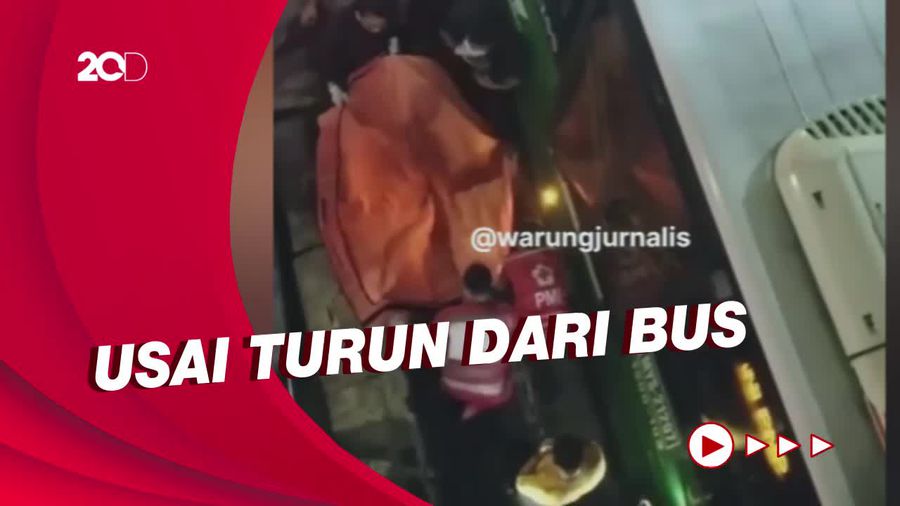 Seorang Wanita Tewas Terlindas TransJ di Halte Kramat Sentiong