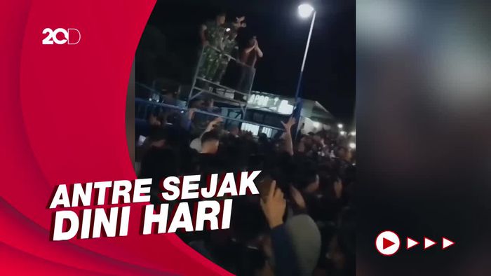 Heboh Pelamar Kerja Membludak Hingga Depan Pabrik di Tangerang