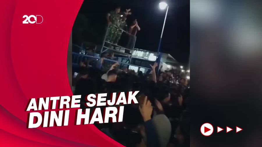 Heboh Pelamar Kerja Membludak Hingga Depan Pabrik di Tangerang