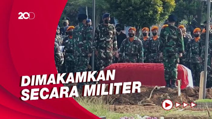 Jenazah Kapten Pnb Anumerta Allan Dimakamkan Secara Militer