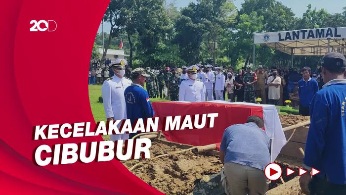 Prajurit TNI AL dan Istri Korban Truk Pertamina Dimakamkan Secara Militer