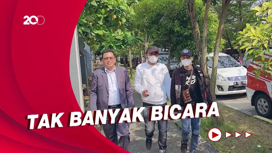 Sule Akhirnya Tiba di Pengadilan Agama Cikarang