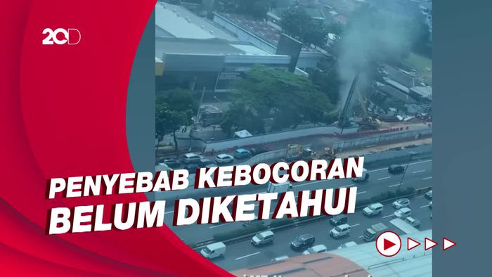 Pipa Gas Bocor di MT Haryono, Lalin Arah Cawang Ditutup