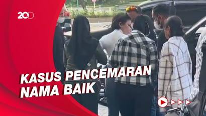 Nikita Mirzani Diperiksa, Anak-Baby Sitter Ikut ke Polresta Serang Kota