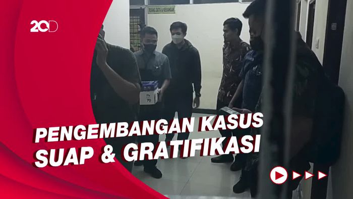 KPK Geledah Kantor Dinas PUTR Sulsel Terkait Kasus Nurdin Abdullah