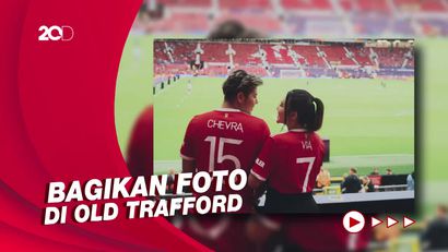 Momen Via Vallen Jalan-jalan ke Markas MU Bareng Suami