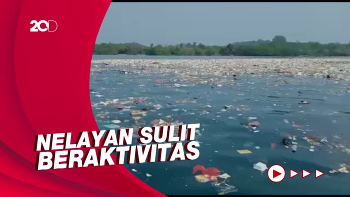 Lautan Sampah di Laut Pulau Sangiang Banten