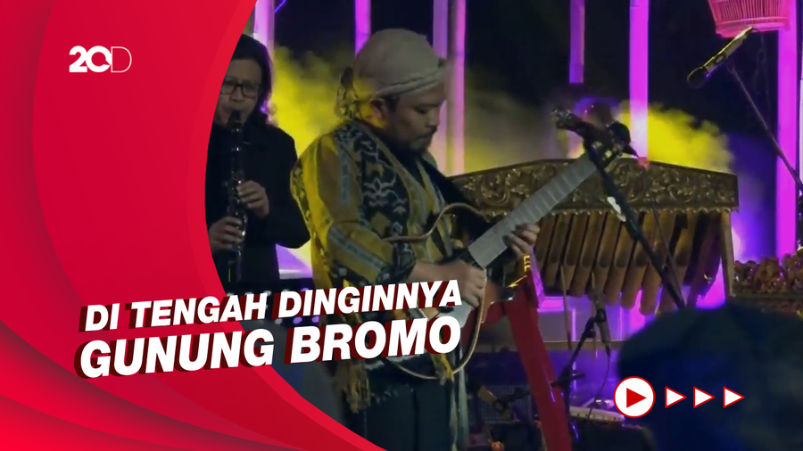 Aksi Ahmad Albar hingga Ian Antono Hangatkan Jazz Gunung Bromo 2022