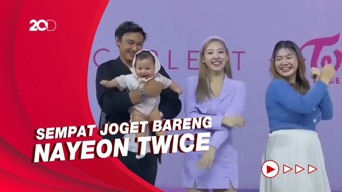 Felicya Angelista Foto Bareng Song Joong Ki, Bikin Iri Para Selebriti