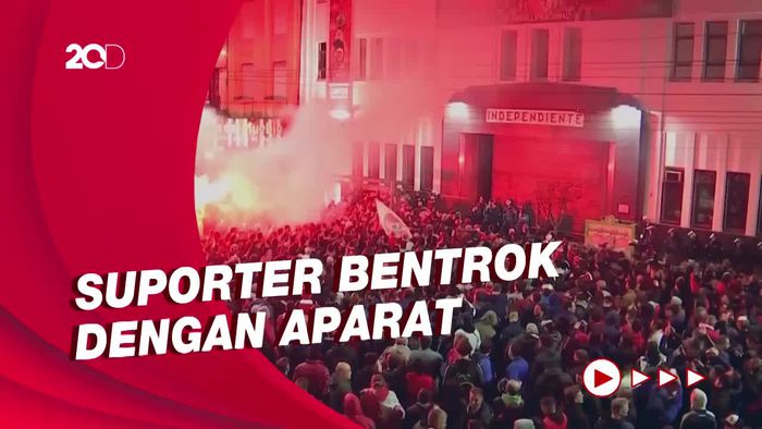 Ricuh Besar-besaran Suporter Sepak Bola Argentina Protes Presiden Klub