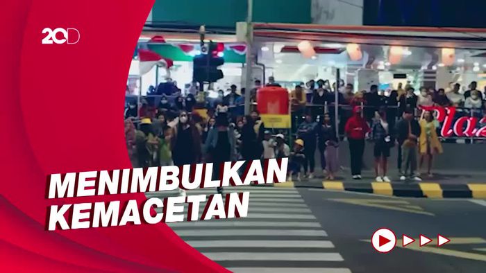 Aksi Anak-anak Muda Madiun Ikut-ikutan Citayam Fashion Week
