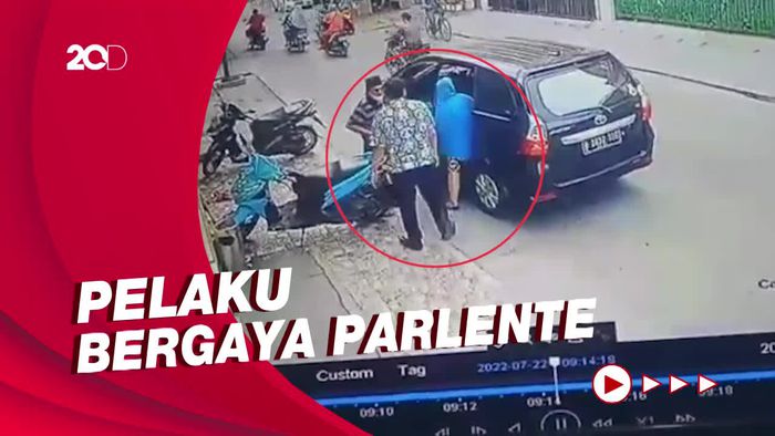 Detik-detik Penghipnotis Bermobil Gasak Kalung Emas Nenek di Jakut