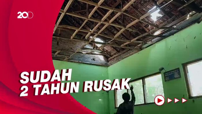 Atap Kelas Nyaris Ambruk, Siswa SD di Ponorogo Belajar di Yayasan Buddha