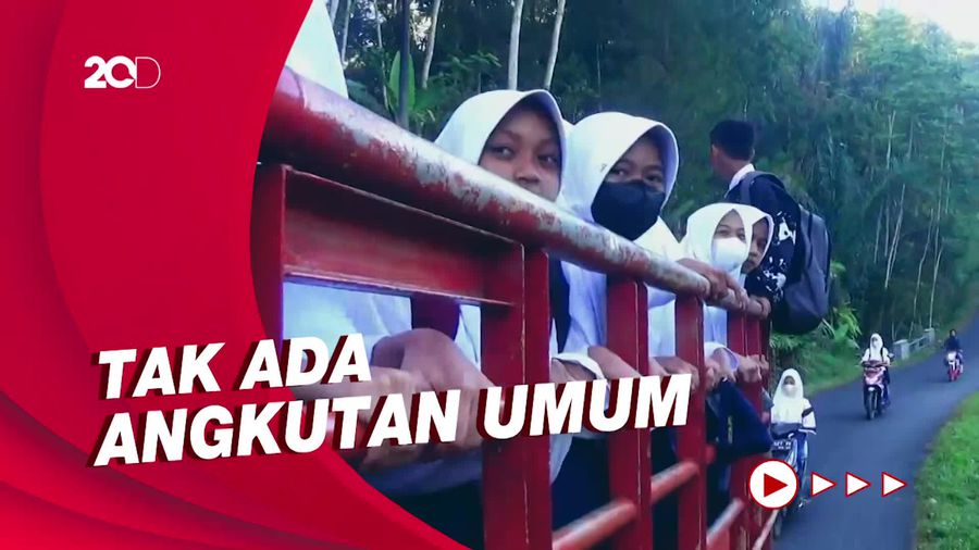 Cerita Para Siswa SMP di Banjarnegara Harus Naik Truk ke Sekolah