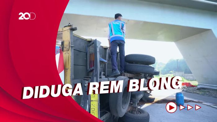 Truk Tanki Tabrak Truk Barang dan Pintu Tol Kartasura, Satu Tewas