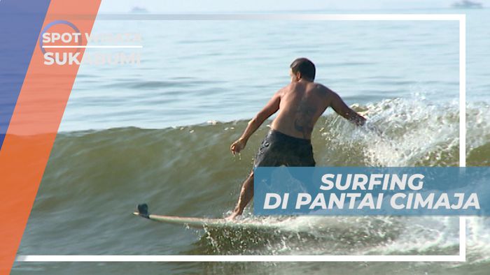 Meluncur Di Atas Ombak Pantai Cimaja, Sukabumi