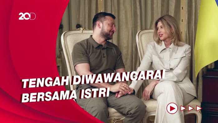 Momen Zelenskiy Akhirnya Tertawa Lepas