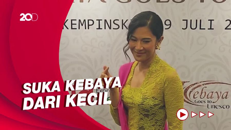 Arti Kebaya di Mata Dian Sastrowardoyo