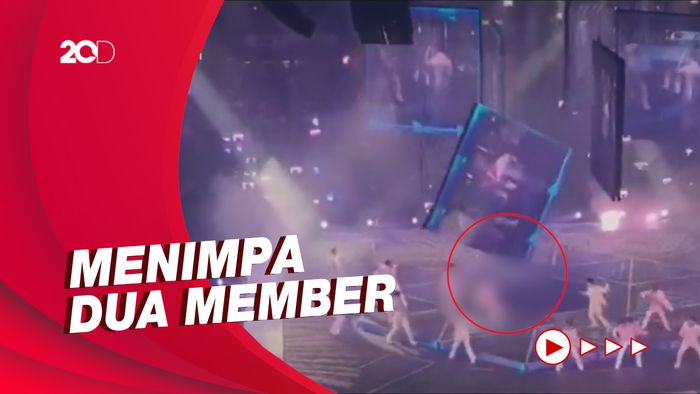 Detik-detik Member Boyband Mirror Tertimpa LED saat Konser
