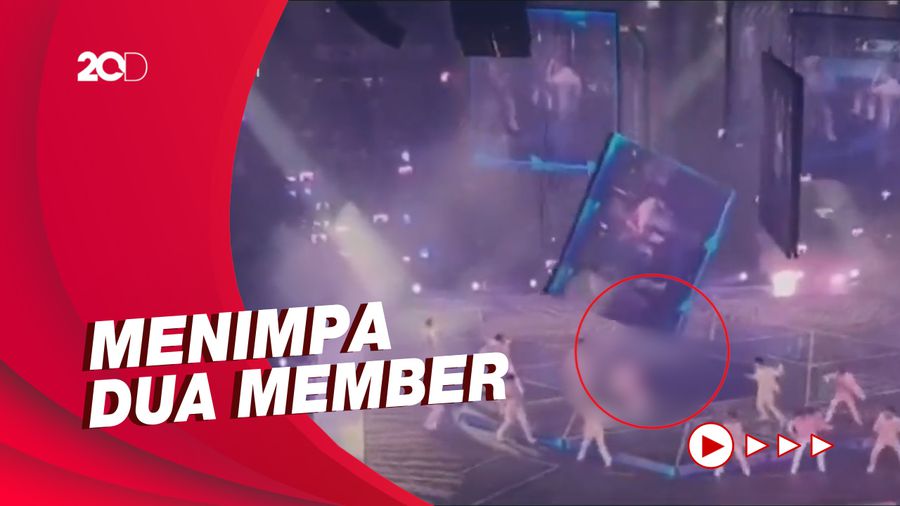Detik-detik Member Boyband Mirror Tertimpa LED saat Konser