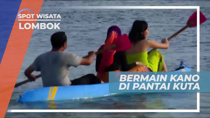 Bermain Kano di Pantai Kuta Lombok Nusa Tenggara Barat