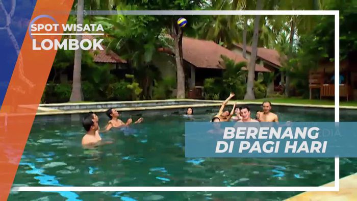 Berenang di Kawasan Penginapan Lombok Nusa Tenggara Barat