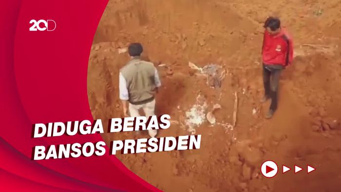 Geger! Warga Depok Temukan Beras Berkarung-karung Terkubur di Tanah