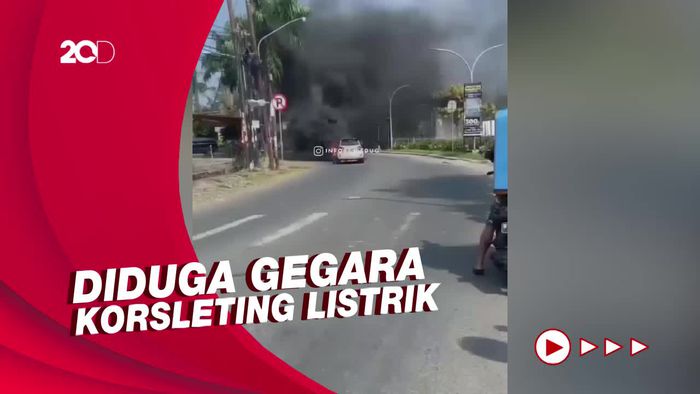 Motor Terbakar di Tangsel, Api Merambat hingga Hanguskan Satu Mobil 