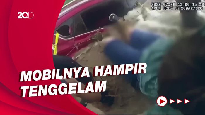 Dramatis! Penyelamatan Wanita Terjebak Banjir Arizona di Dalam Mobil