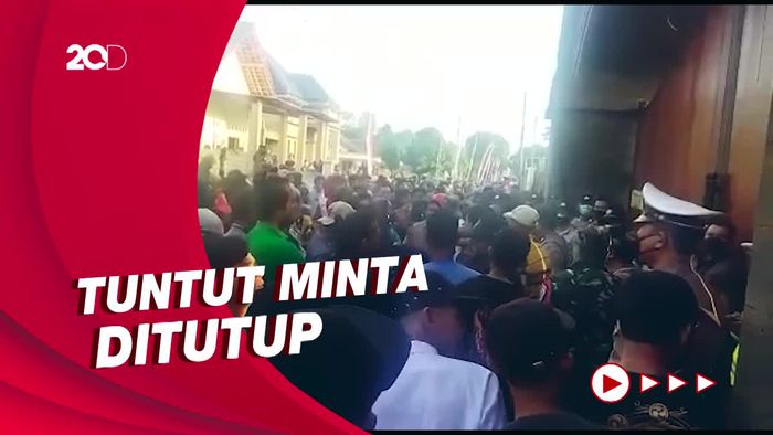 Padepokan Gus Samsudin di Blitar Digeruduk Warga