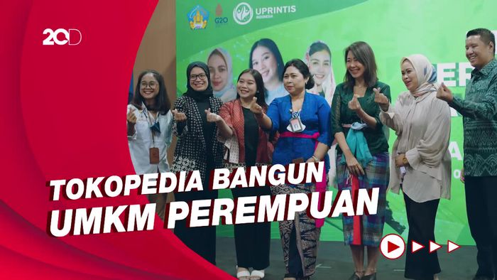 Manfaatkan Platform Digital, UMKM Perempuan Asal Bali ini Berhasil Tampil di  Paris Fashion Week