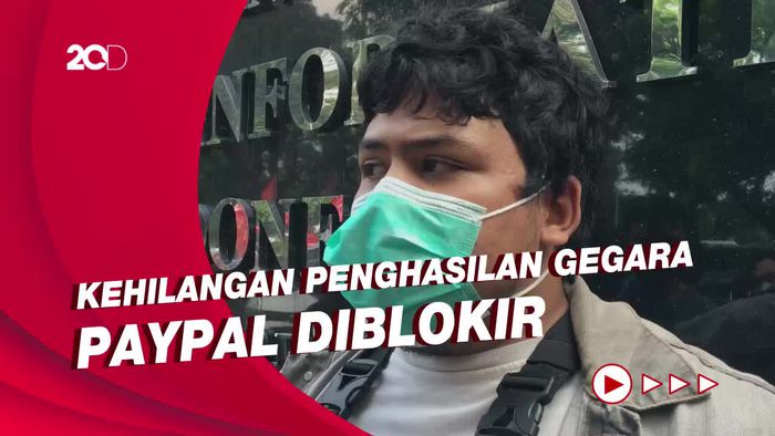Pemuda Cibubur Protes soal Pemblokiran PayPal di Kantor Kominfo