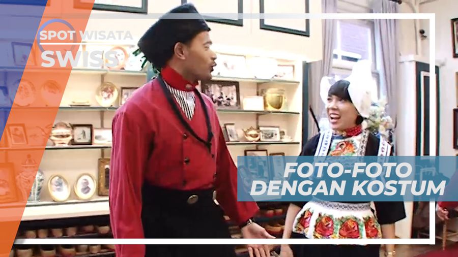 Berfoto Menggunakan Pakaian Adat Belanda di Volendam