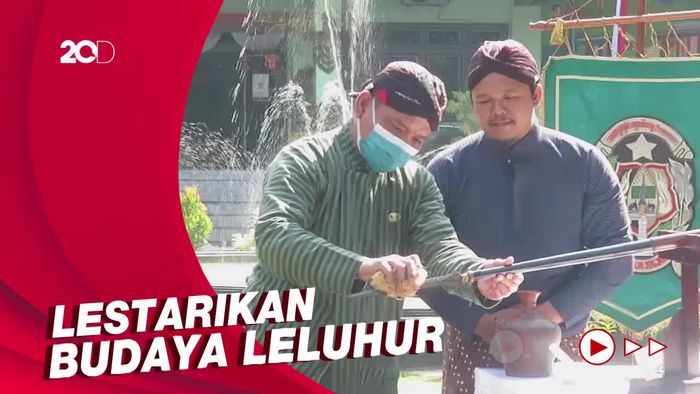 Melihat Prosesi Jamasan Pusaka Tombak Kyai Wijaya Mukti di Yogyakarta