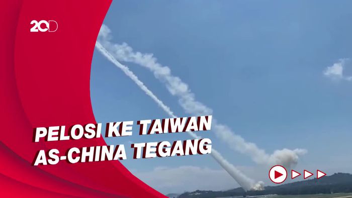 Detik-detik China Tembakkan Roket ke Selat Taiwan
