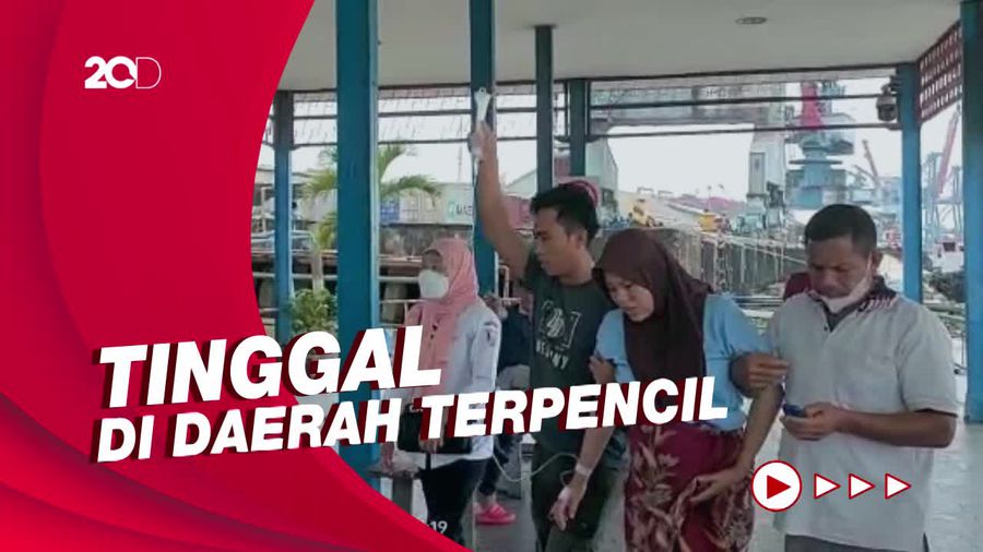Ibu Hamil Ini Harus Naik Perahu saat Mau Melahirkan
